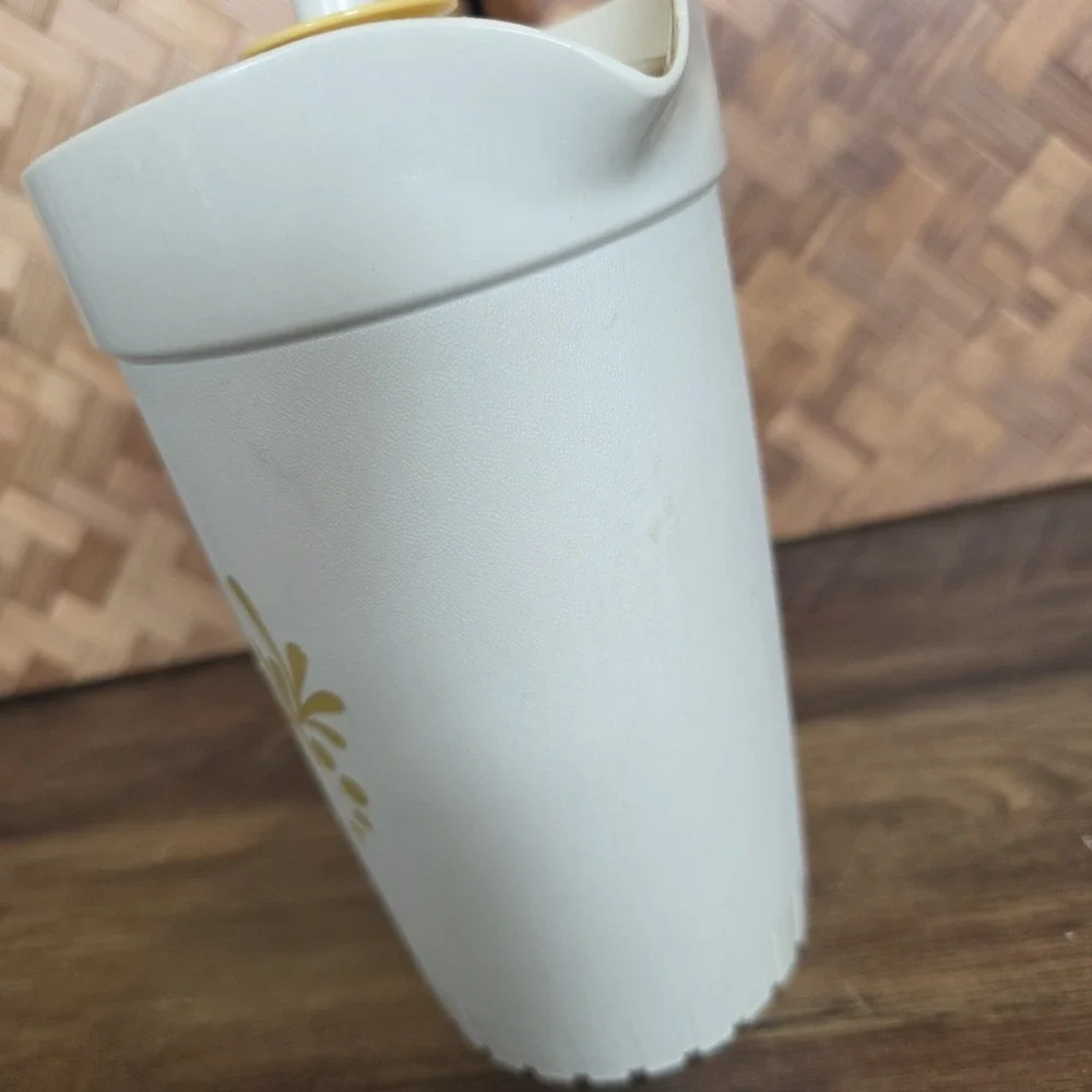 Tupperware Pitcher Almond Harvest 2 Qt 874-8 Push Button Lid Gold Vintage